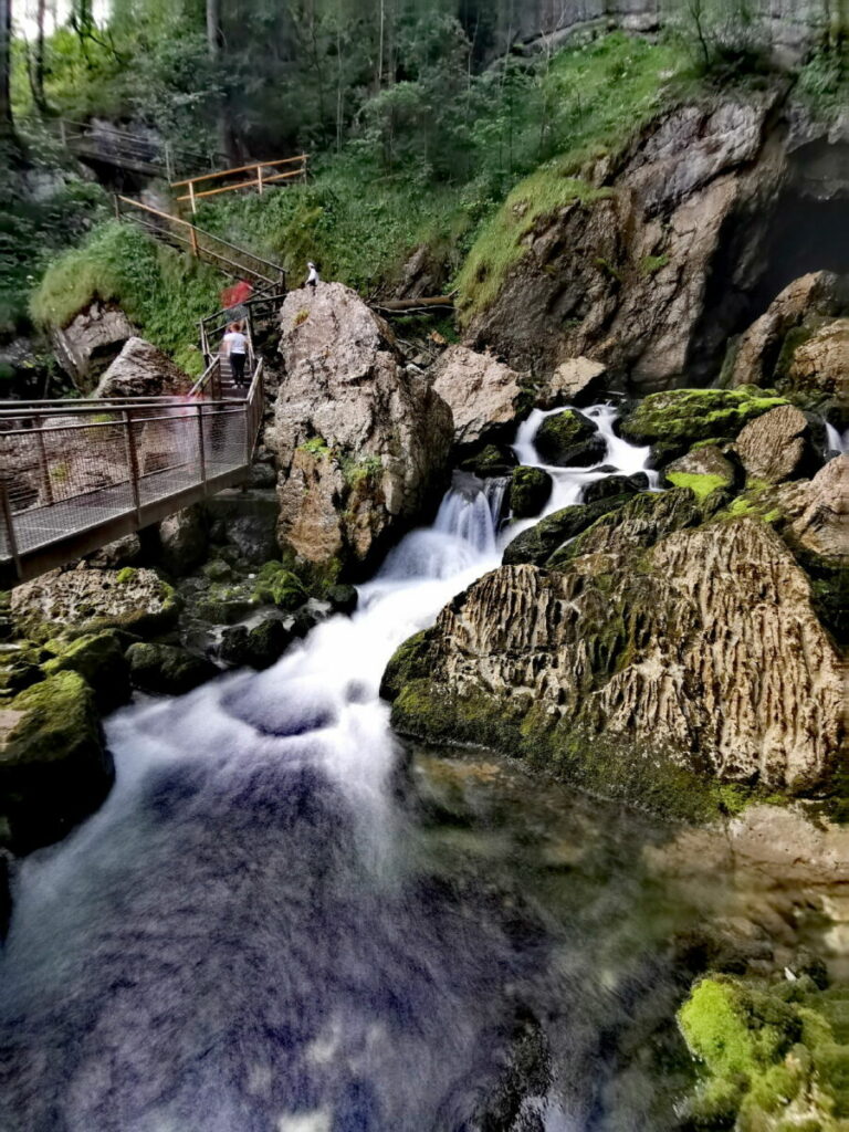 Blick von der Regenbogenbrücke auf den Gollinger Wasserfall